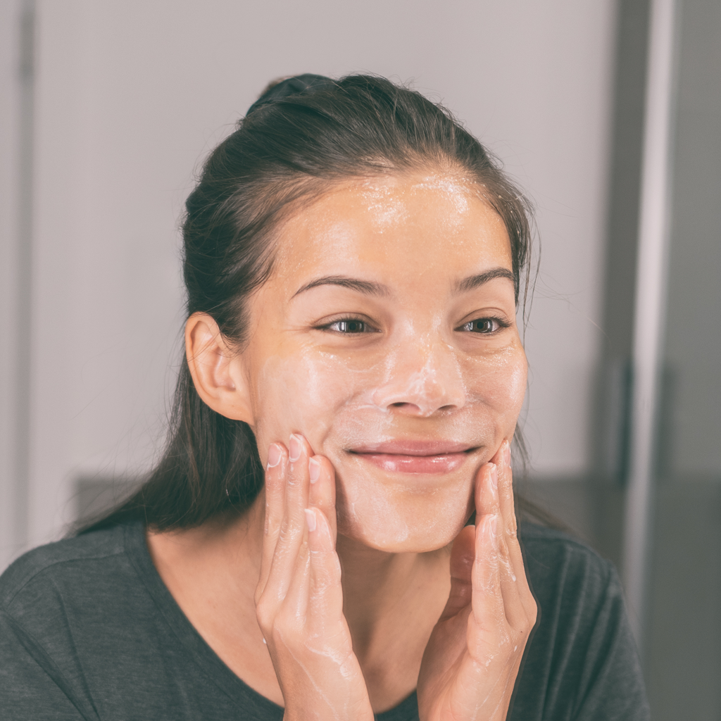 Exfoliating Your Face: How to Do It Safely 